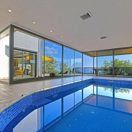 Karaca Villa *