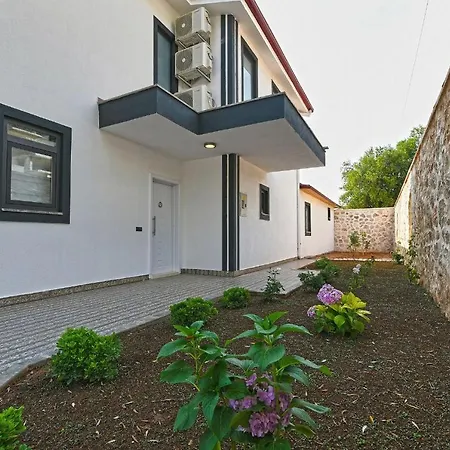 Karaca *